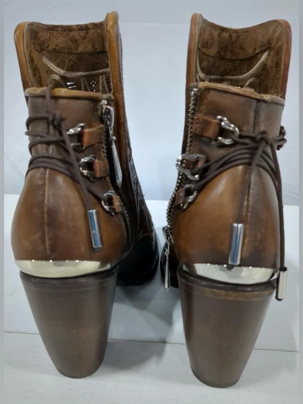 Cuadra stylish brown