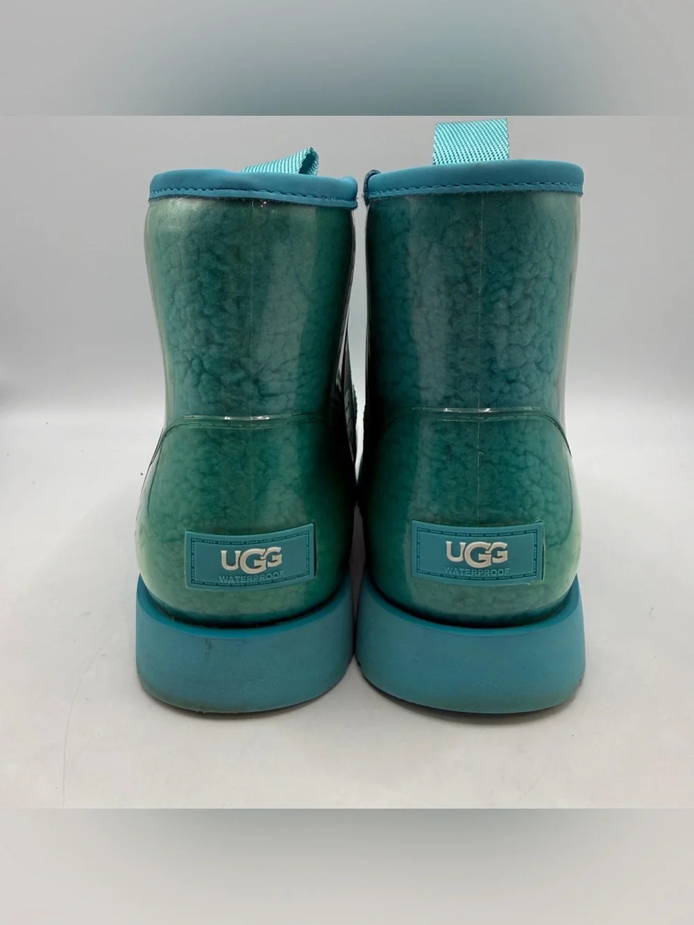 UGG detailing signs