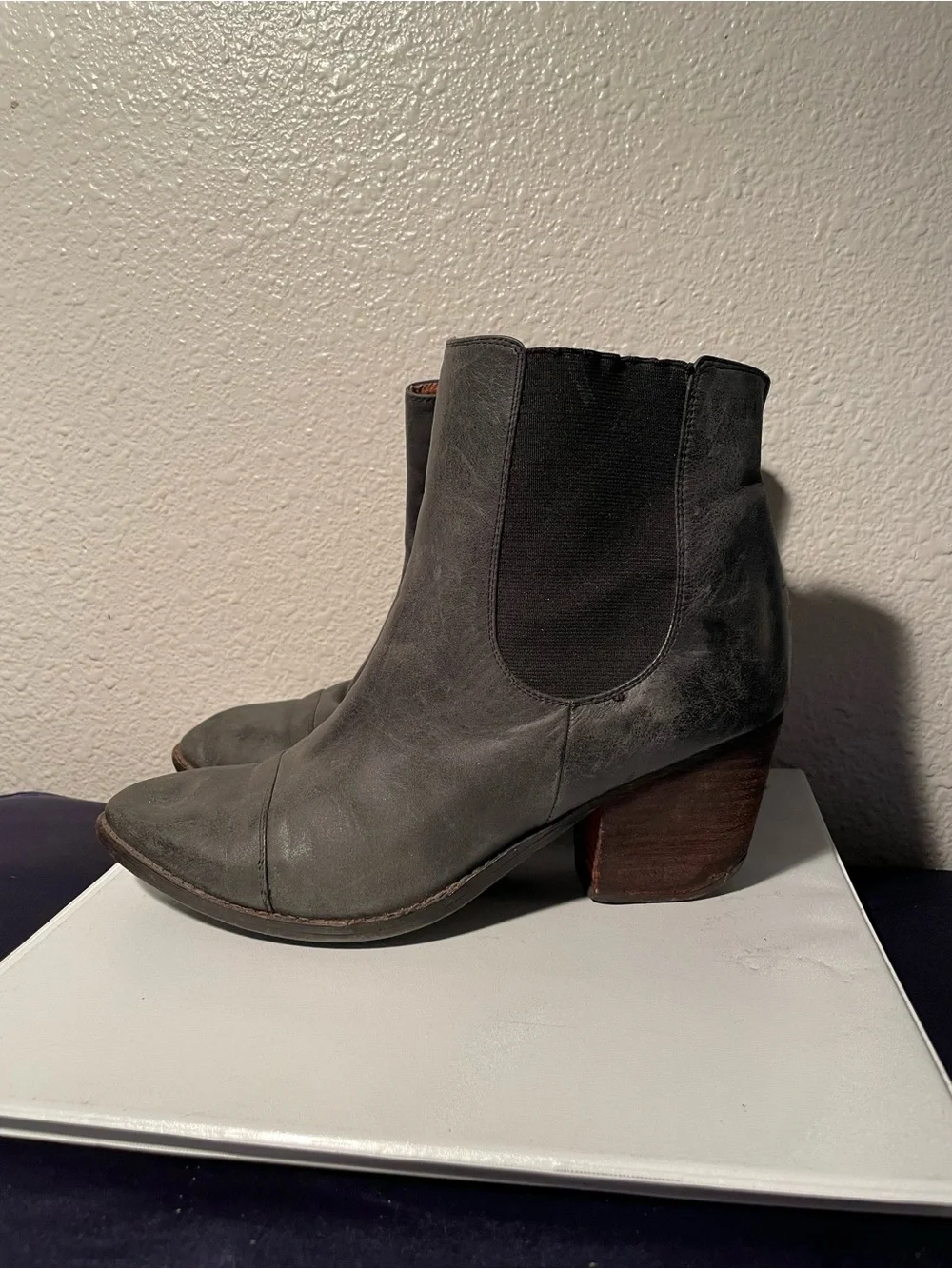 Jeffrey Campbell style up