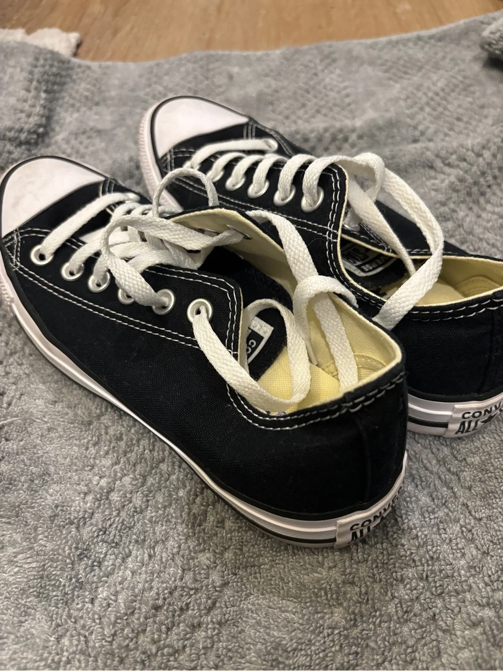 Converse low top