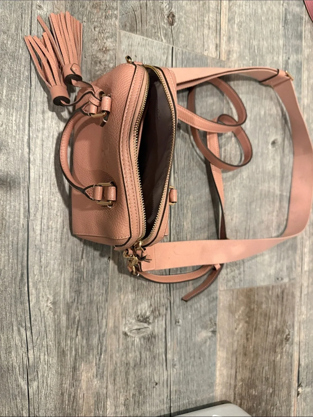 Tory Burch compact pebbled