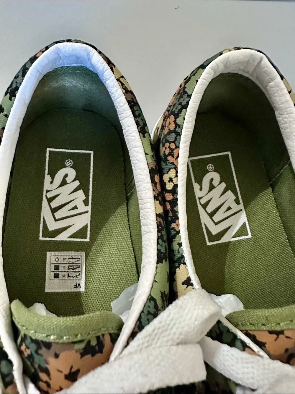 Vans low top