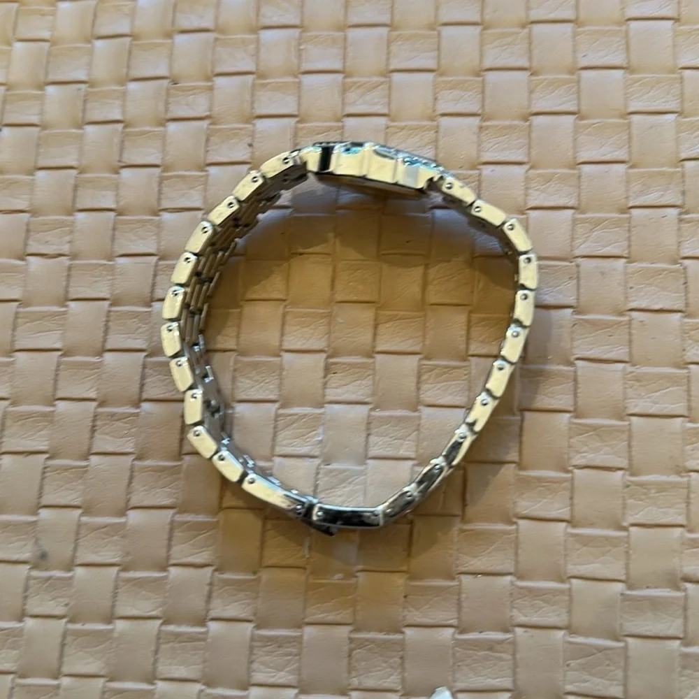 N/A link bracelet