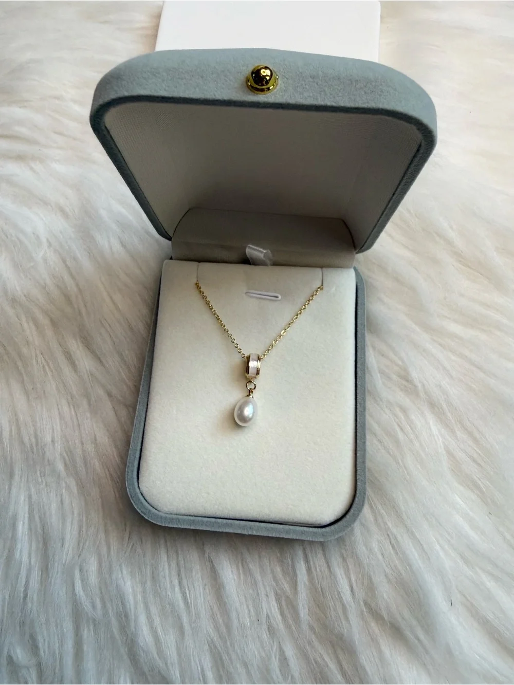 N/A elegant gold