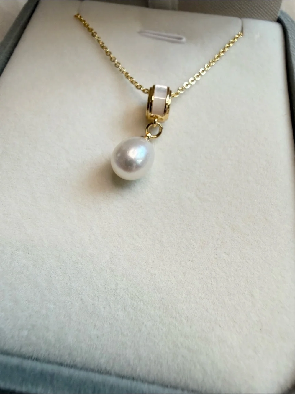 N/A elegant gold