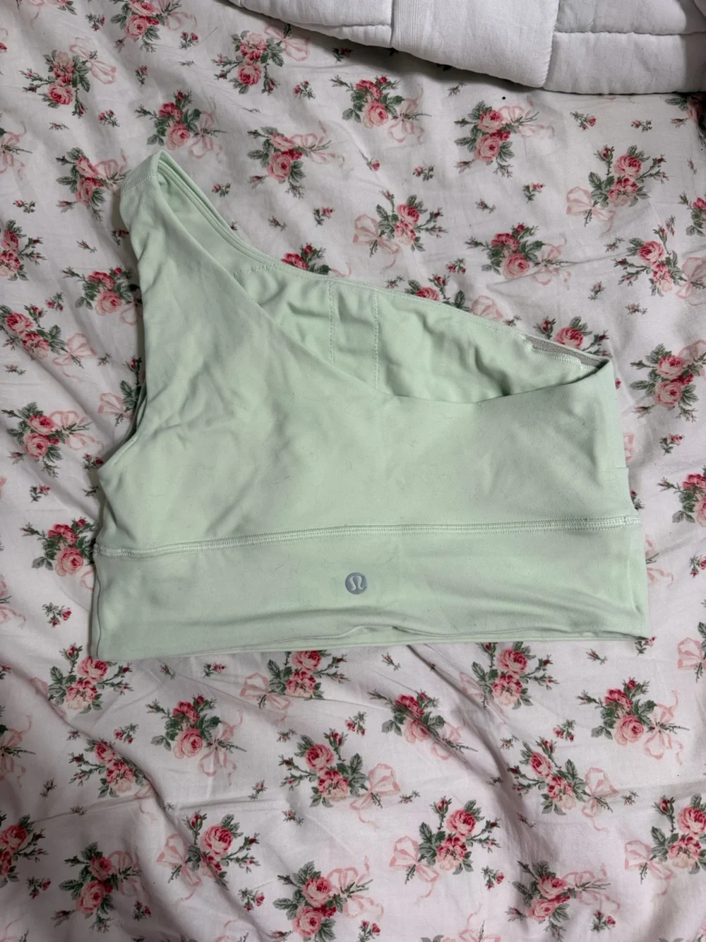lululemon athletica minimal low modern