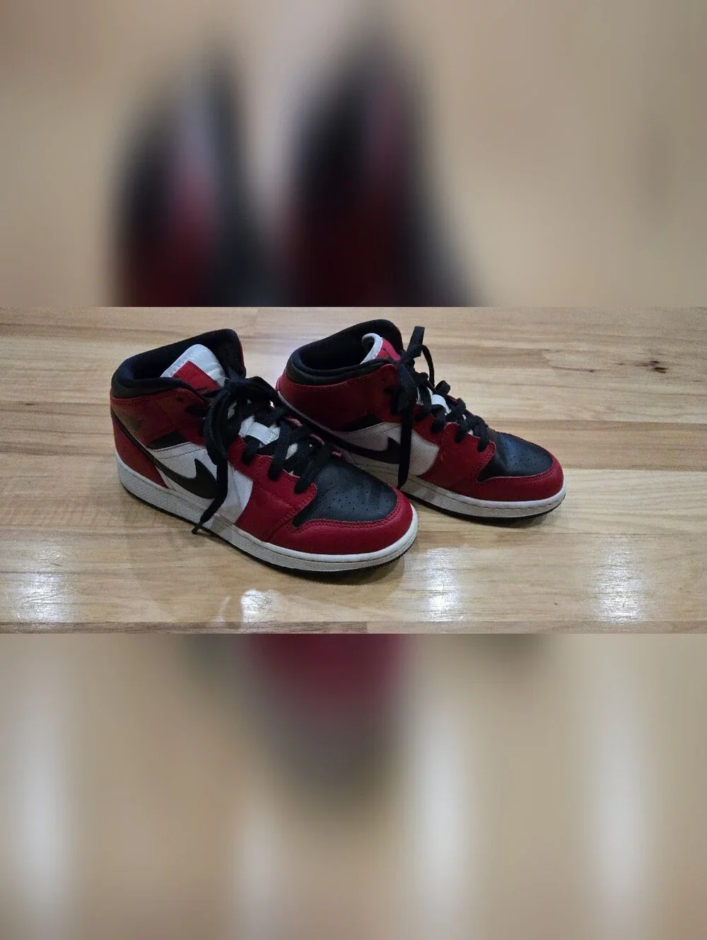 Jordan 1 Mid Chicago Black Toe High-Top Sneakers US 5.5