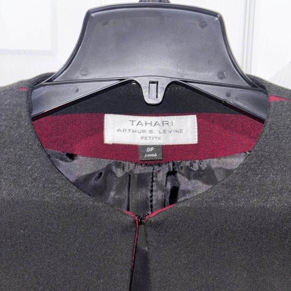 Tahari excellent blazer block