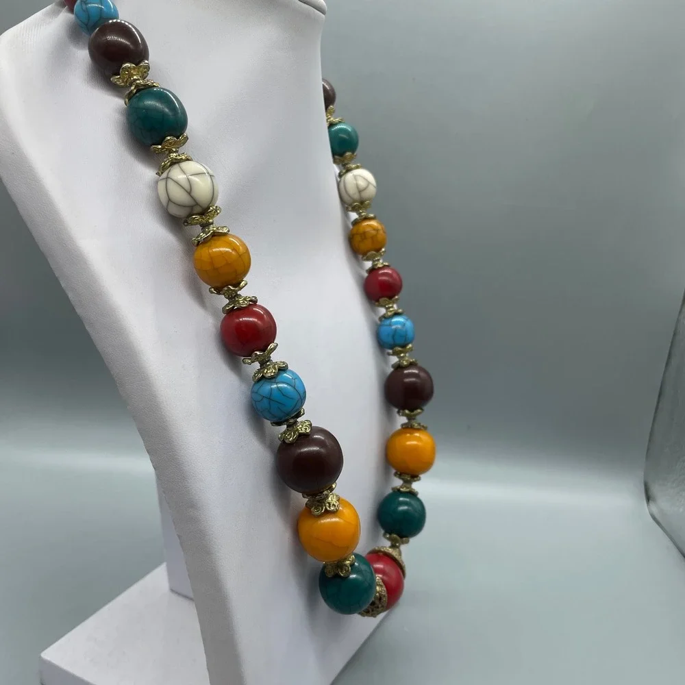 Unbranded piece statement features