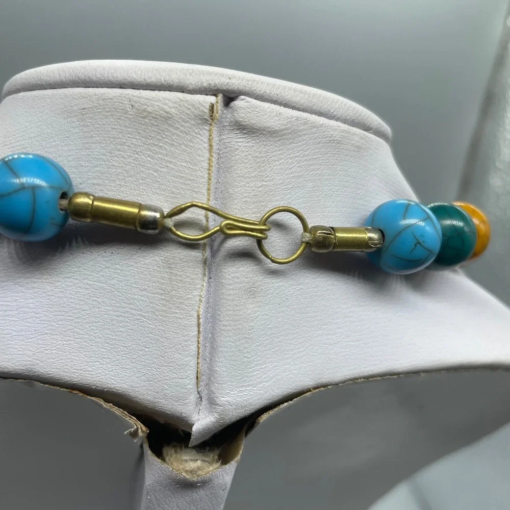 Unbranded caps bead tones
