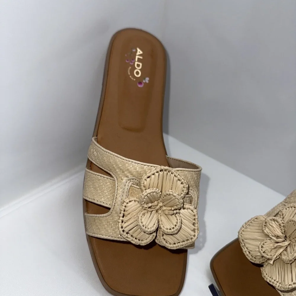 Aldo featuring adds