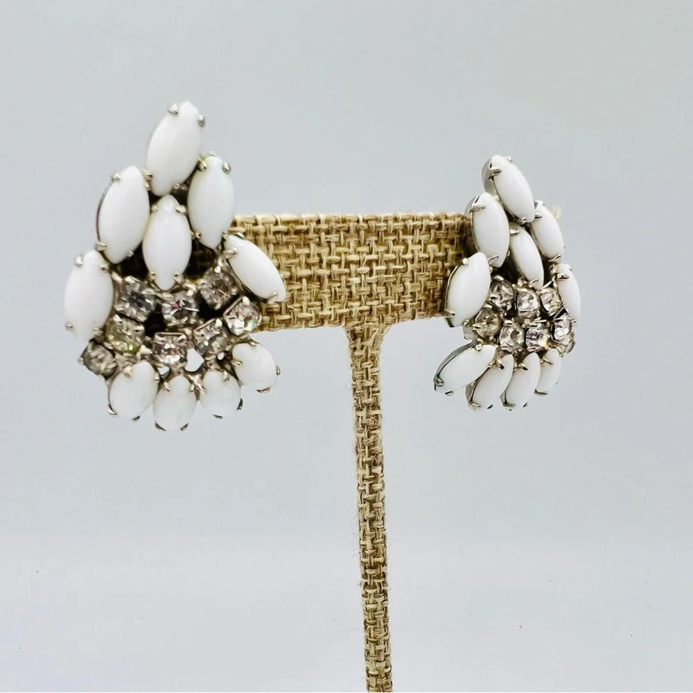 Vintage beautiful rhinestones 5”