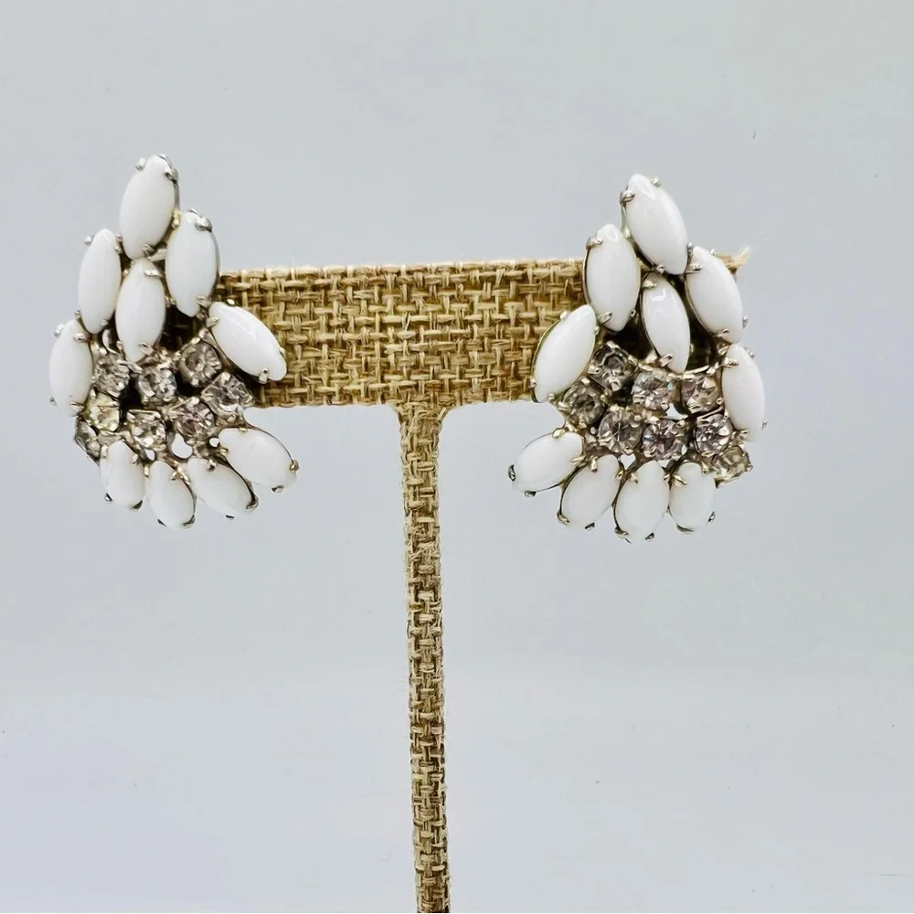 Vintage clip beautiful