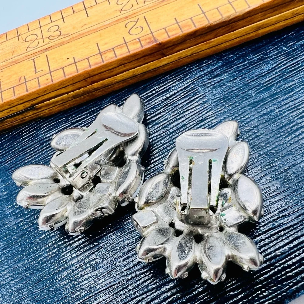 Vintage clear beautiful clip