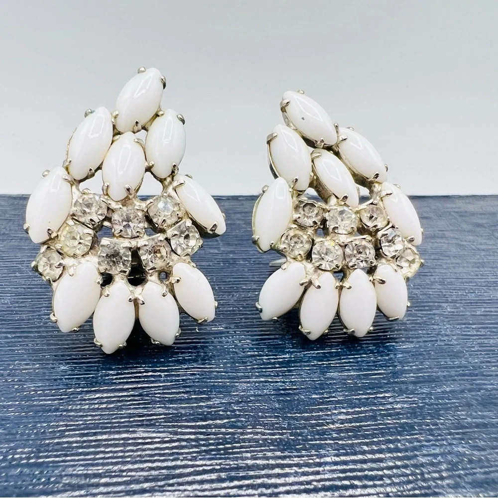 Vintage tone clear silver