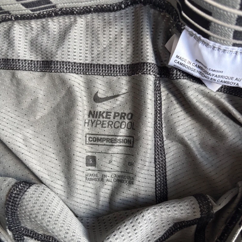 Nike locked support grey