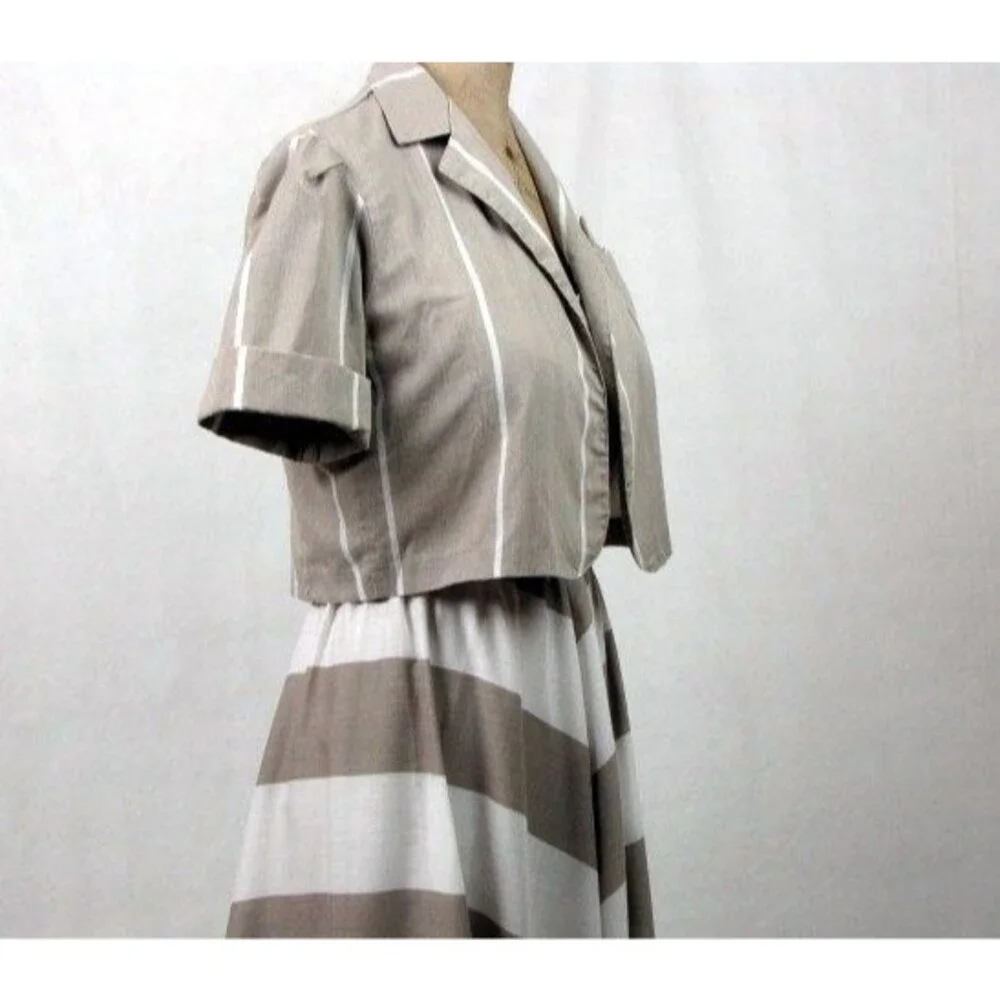 Unbranded measurement skirt below
