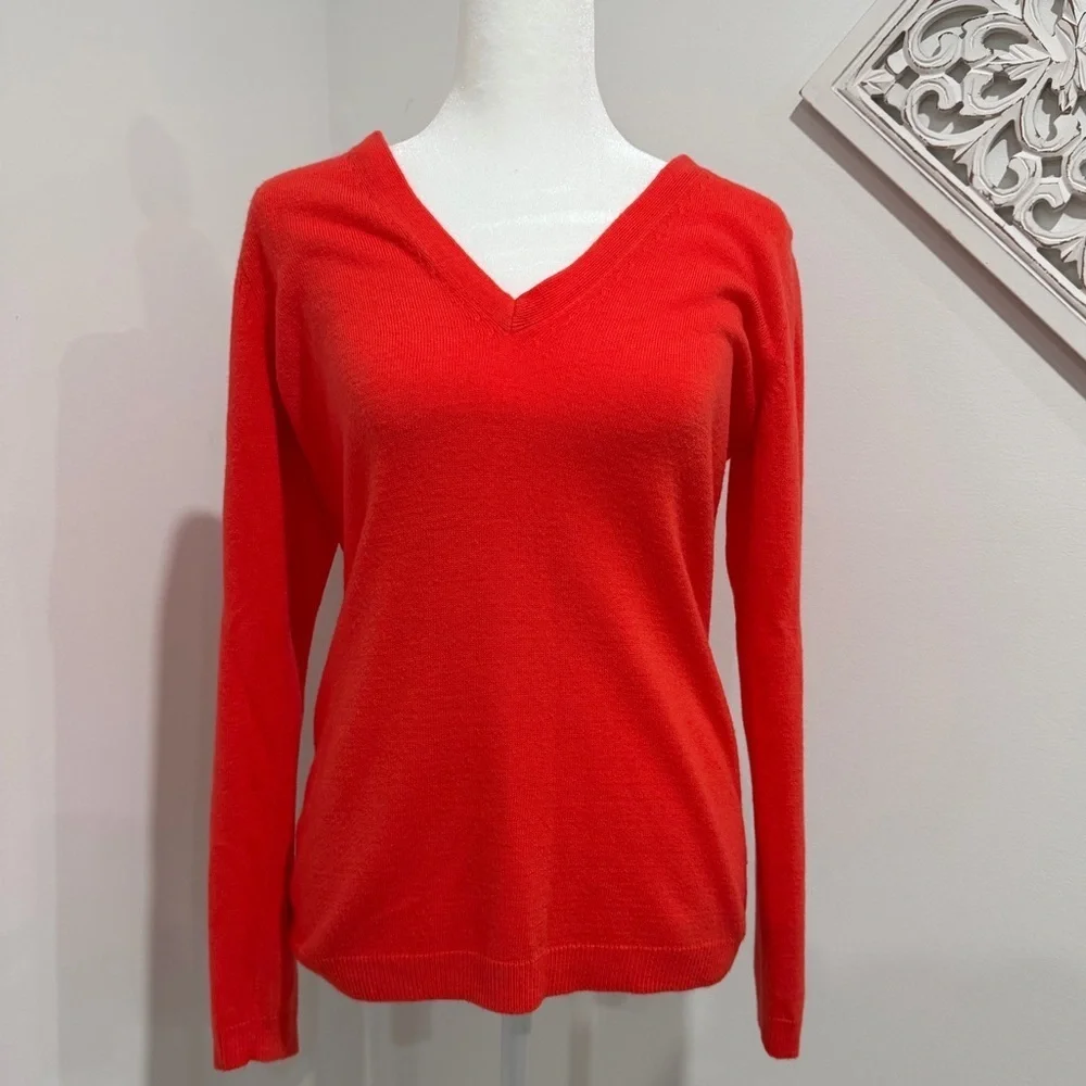New York & Company Size M Vibrant Red V-Neck Sweater