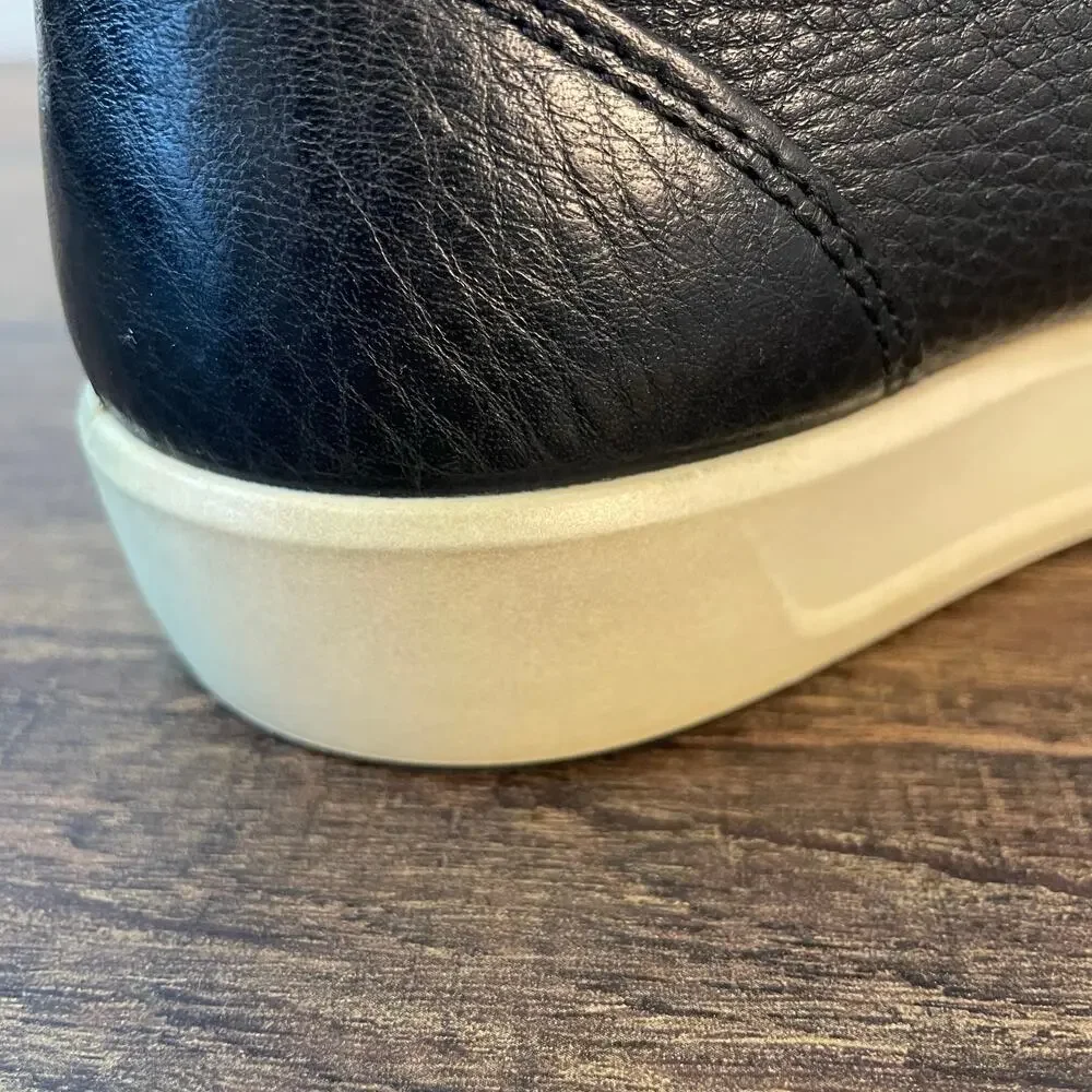 Ecco flaws lace renowned