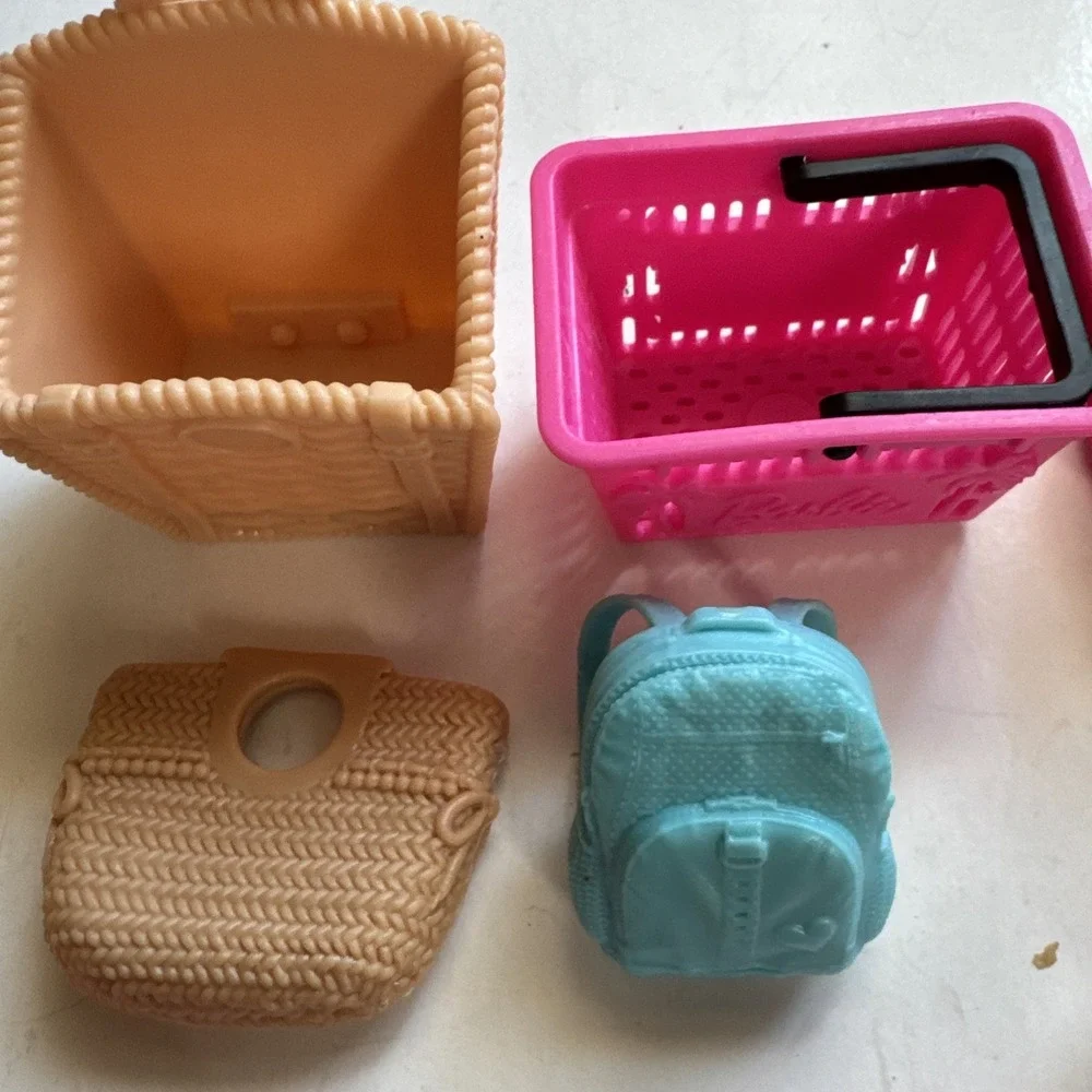 Barbie flower items has