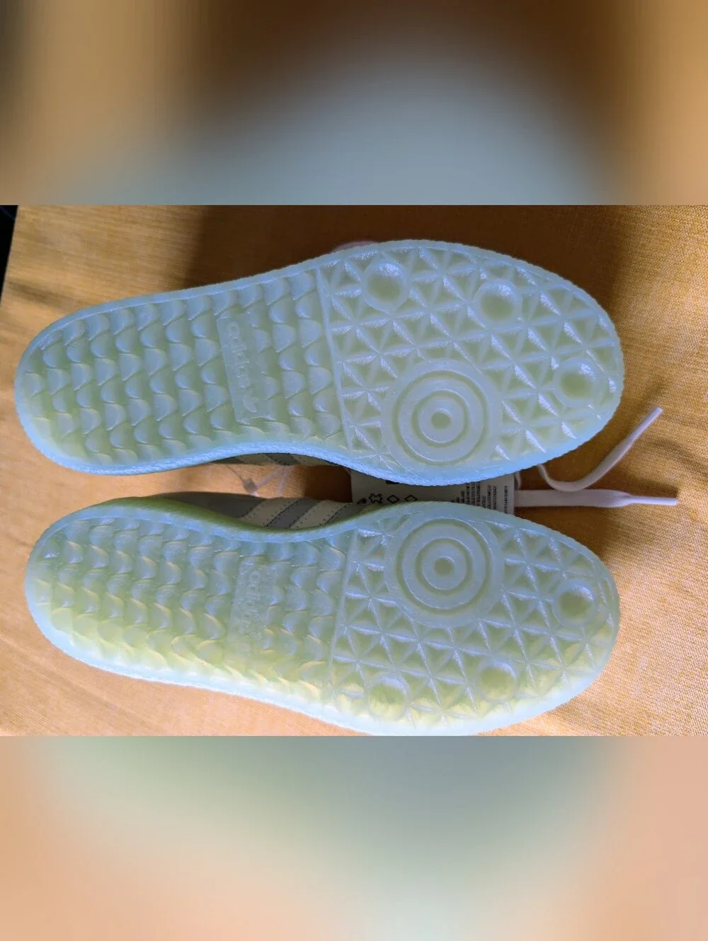 adidas suede size tags