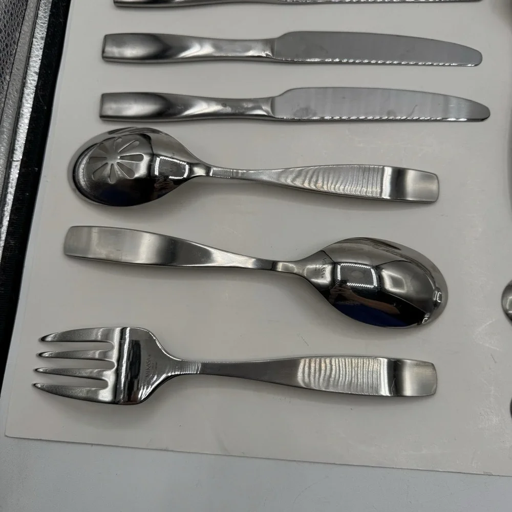 Mikasa 17 teaspoons