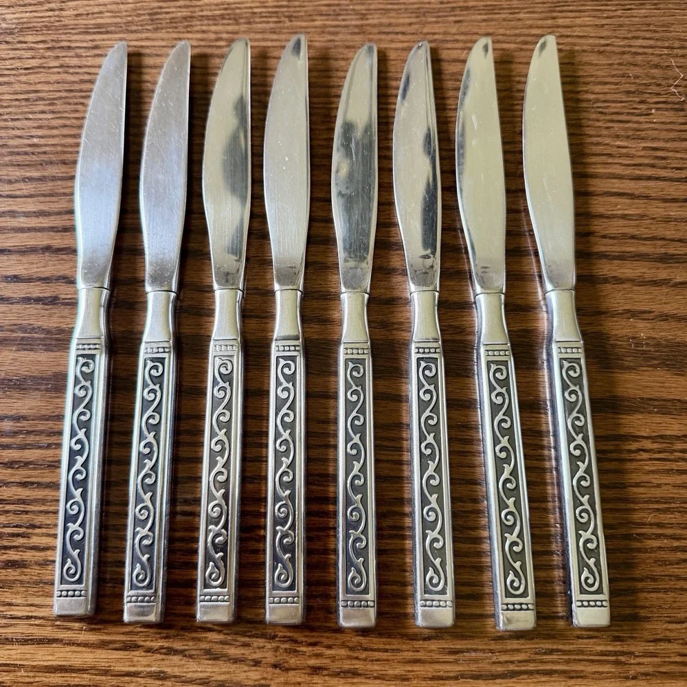 ONEIDA LTD. ROGERS 1881  SPANISH COURT Set of 8 Dinner Knives