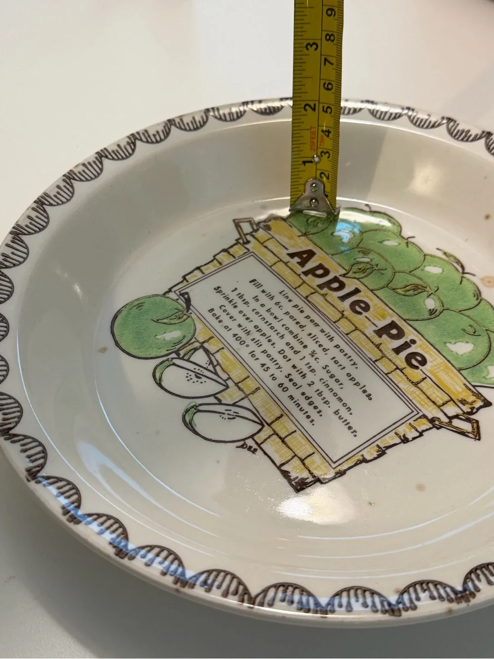 Unbranded plate apple