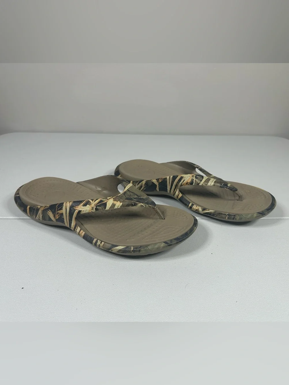 CROCS flop camo