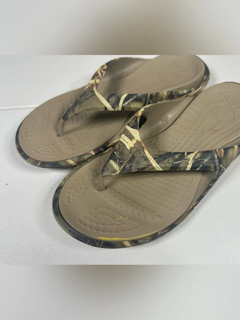 CROCS camo flip sandals
