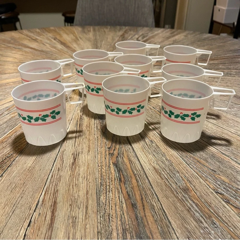 Vintage Set 10 Christmas Holly Holiday Cups Cider Eggnog punch Anchor Hocking