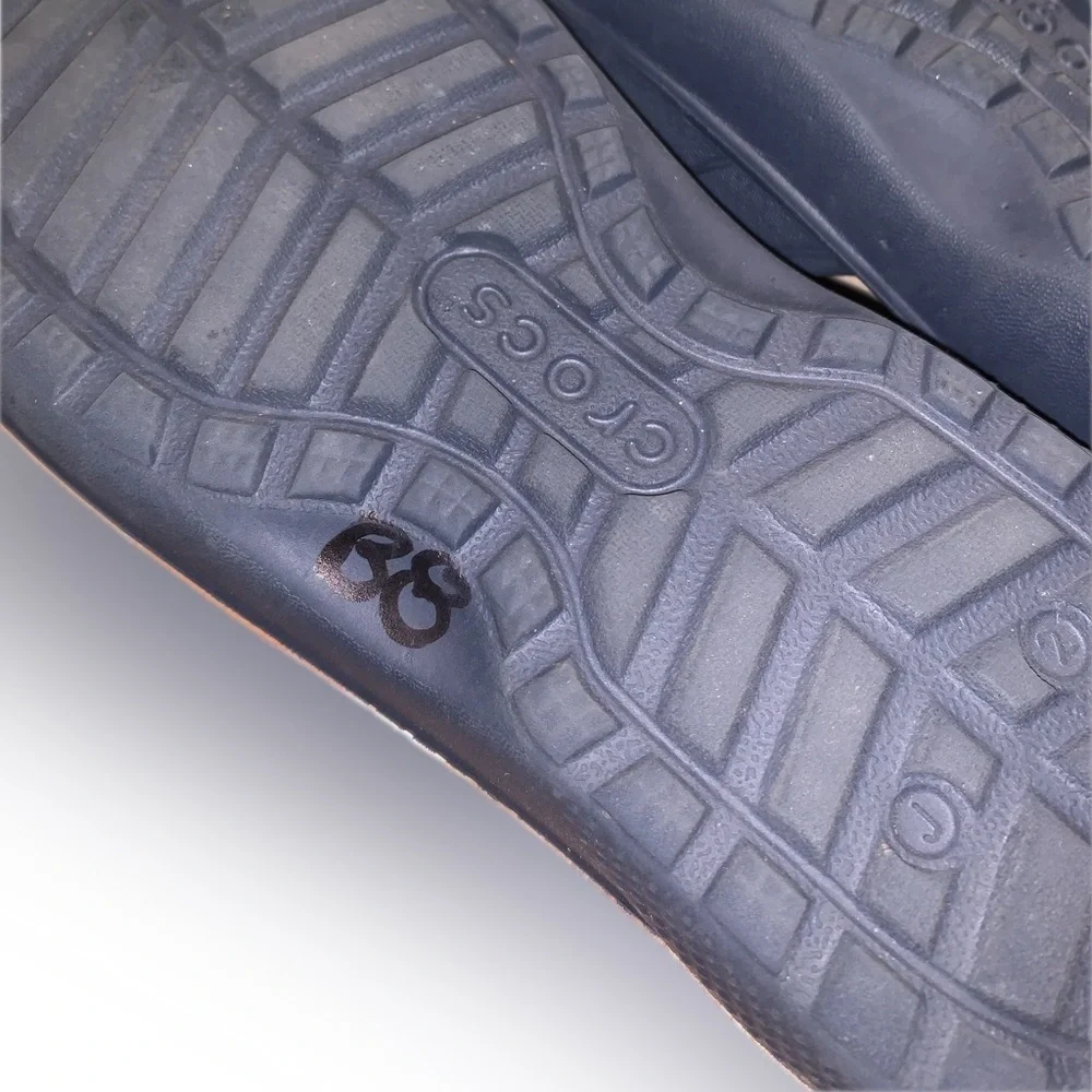 CROCS sleek dark