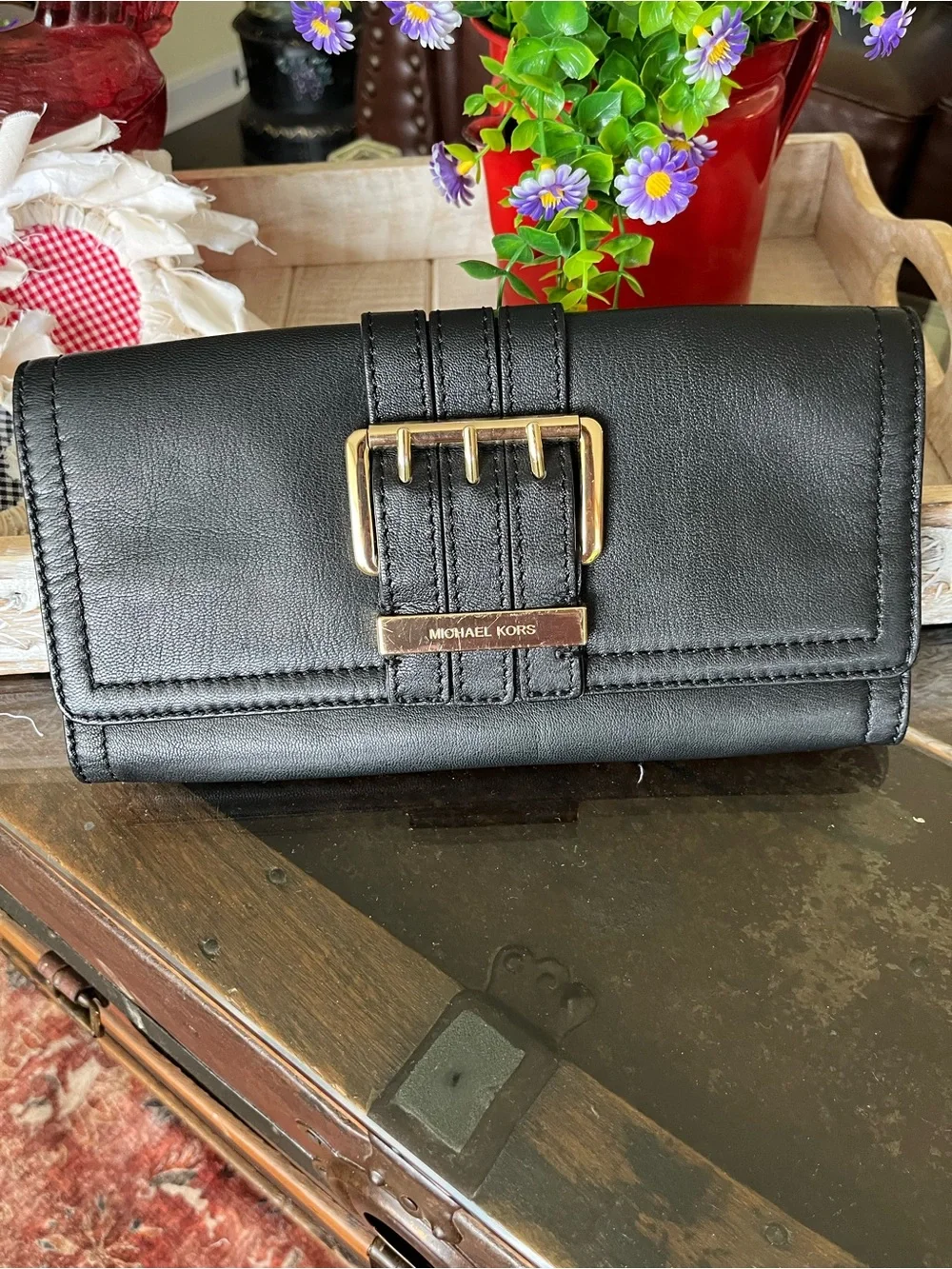 Michael Kors look clutch use