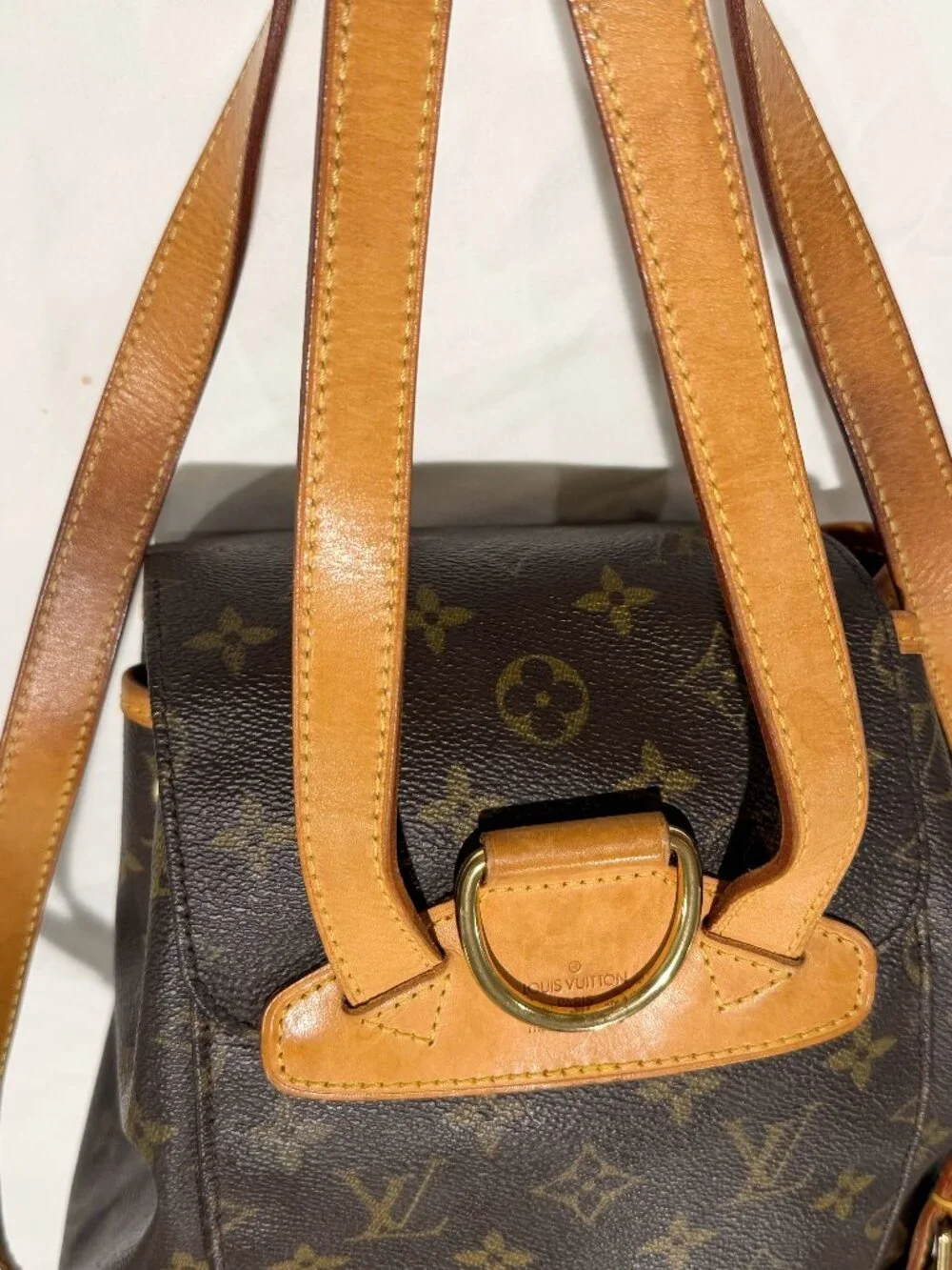 Louis Vuitton clean excellent