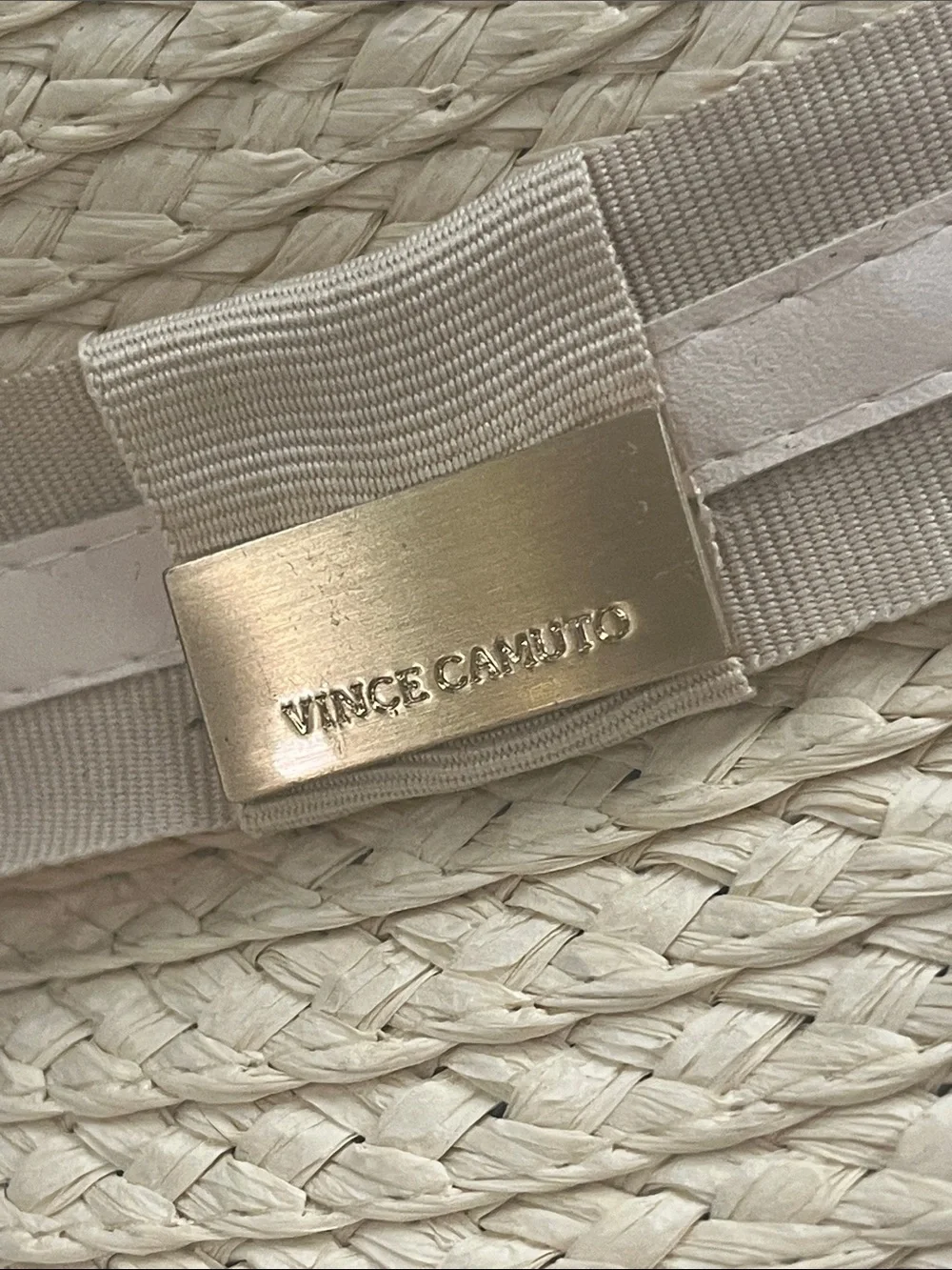 Vince Camuto logo style