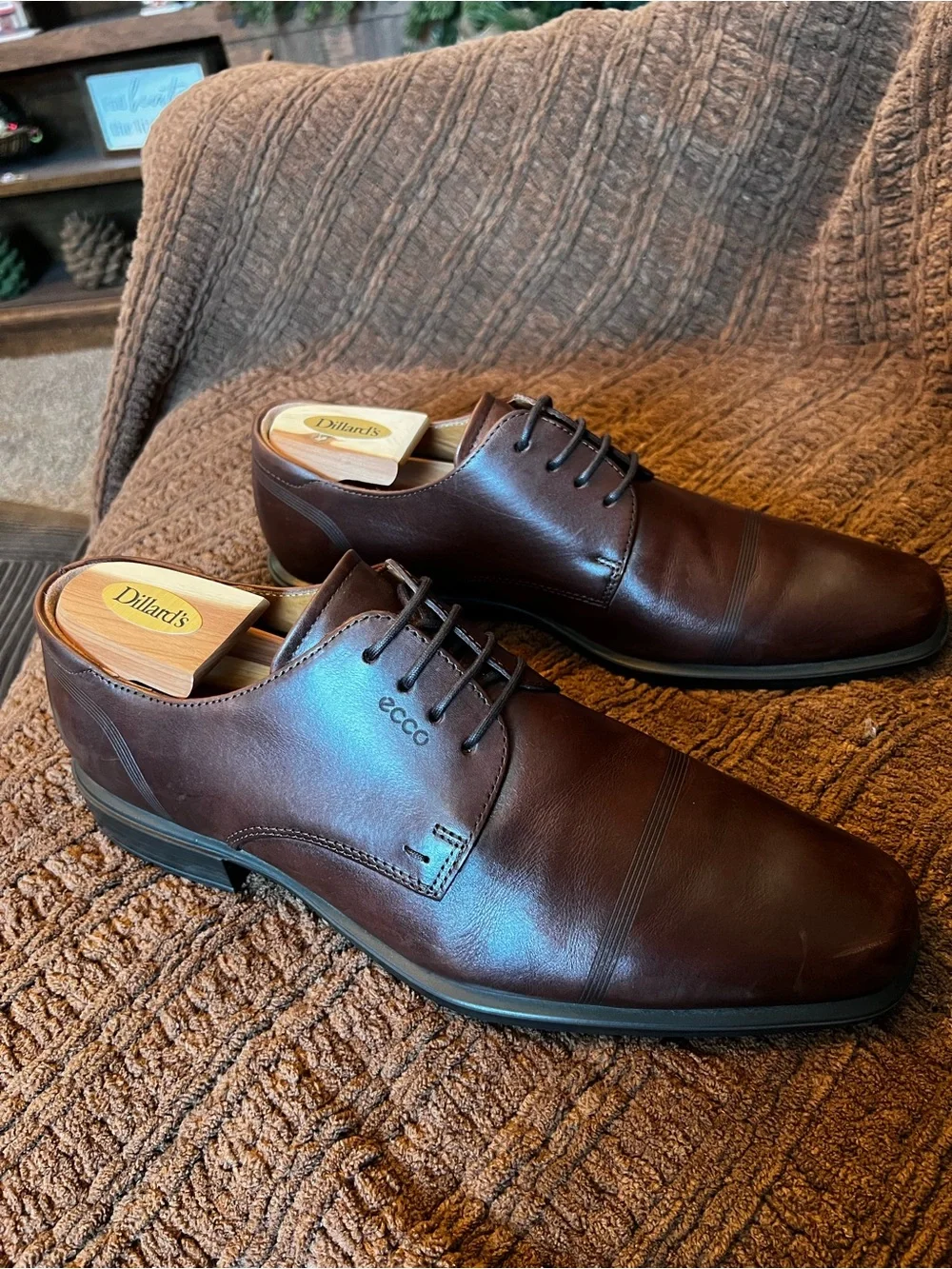 Ecco tie comfortable