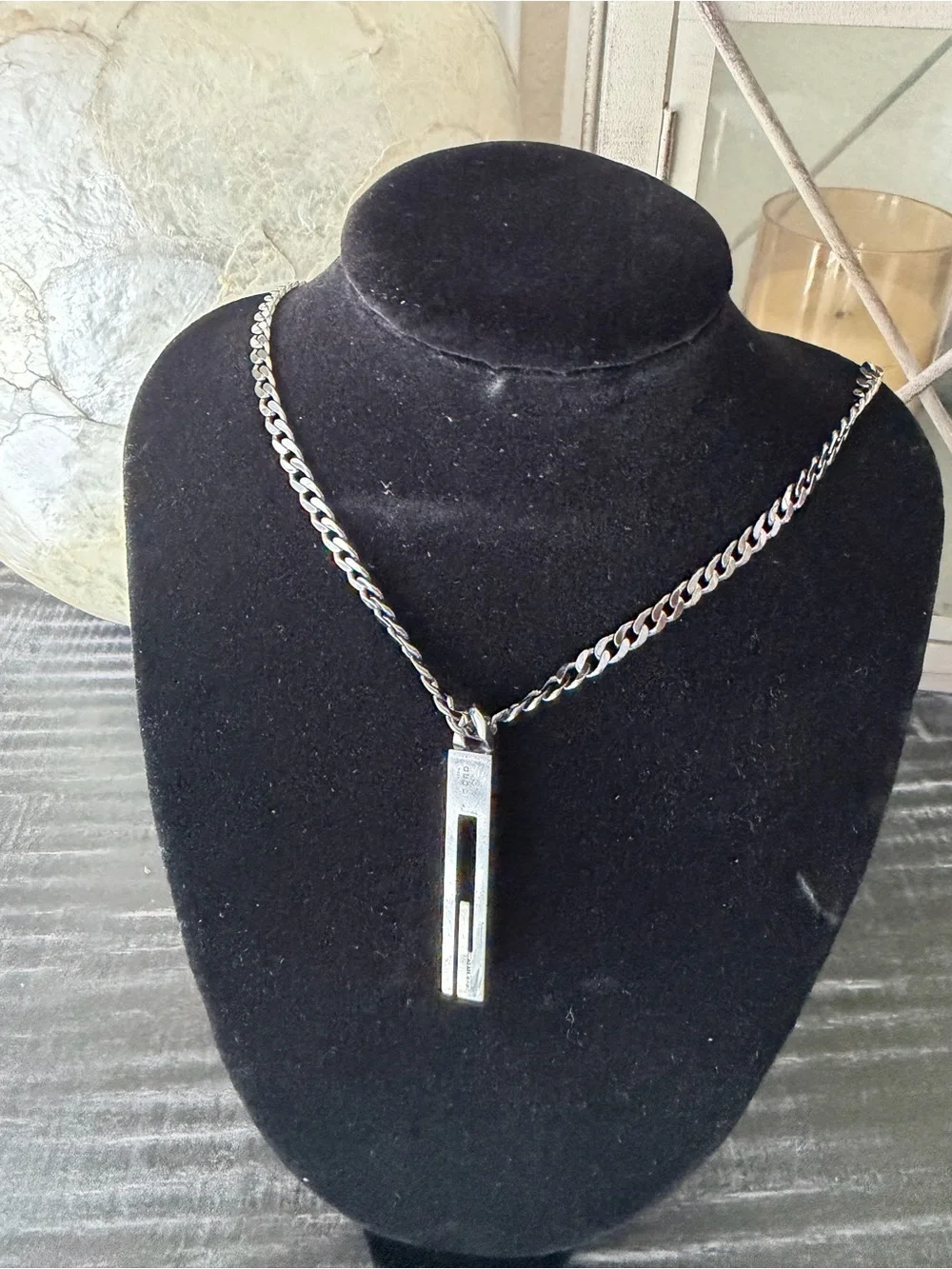 Gucci sleek chain
