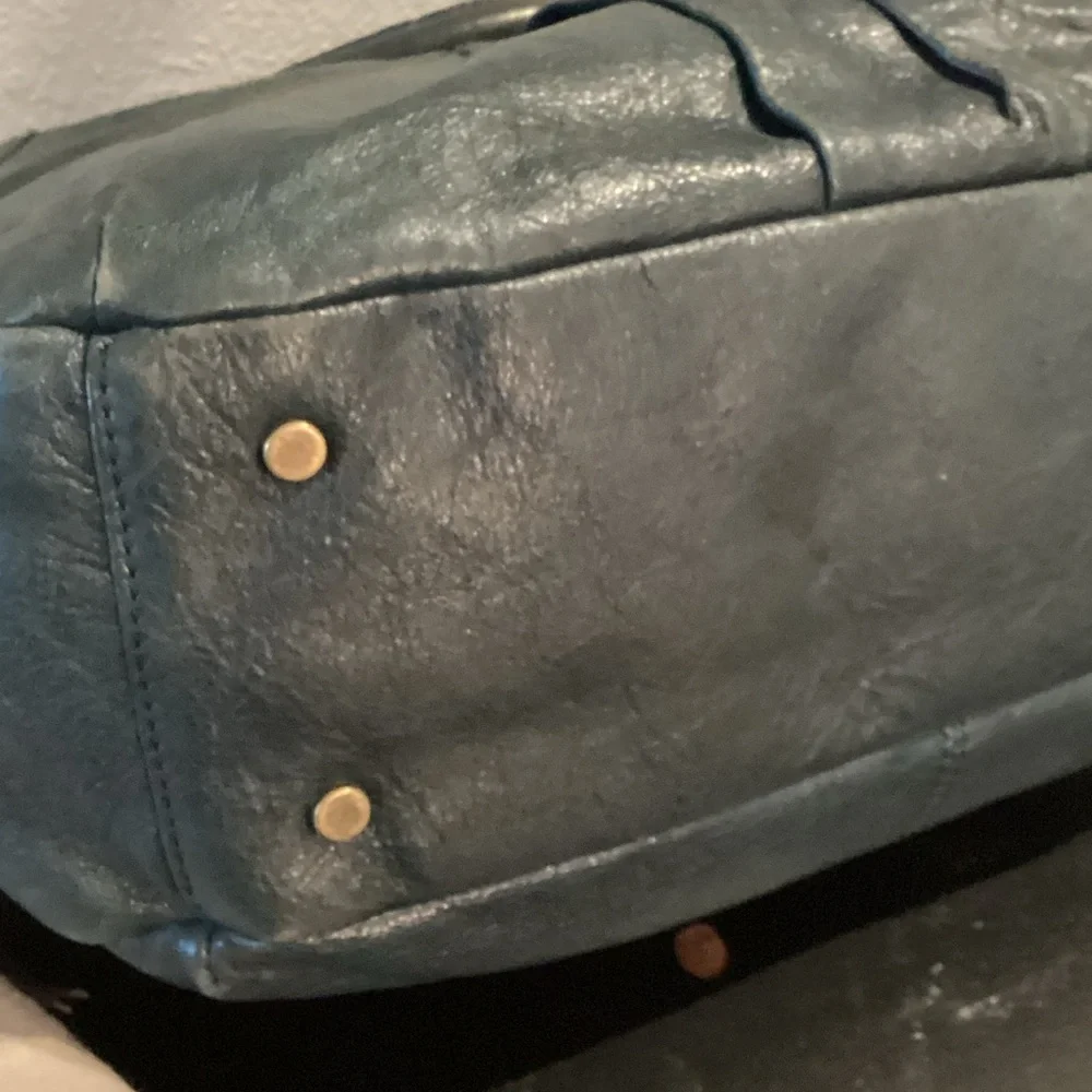 Botkier stylish versatile 13”