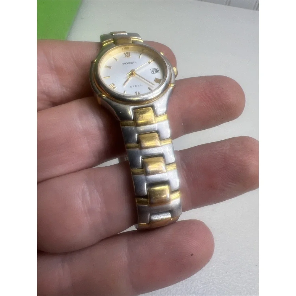 Fossil casual features elegant