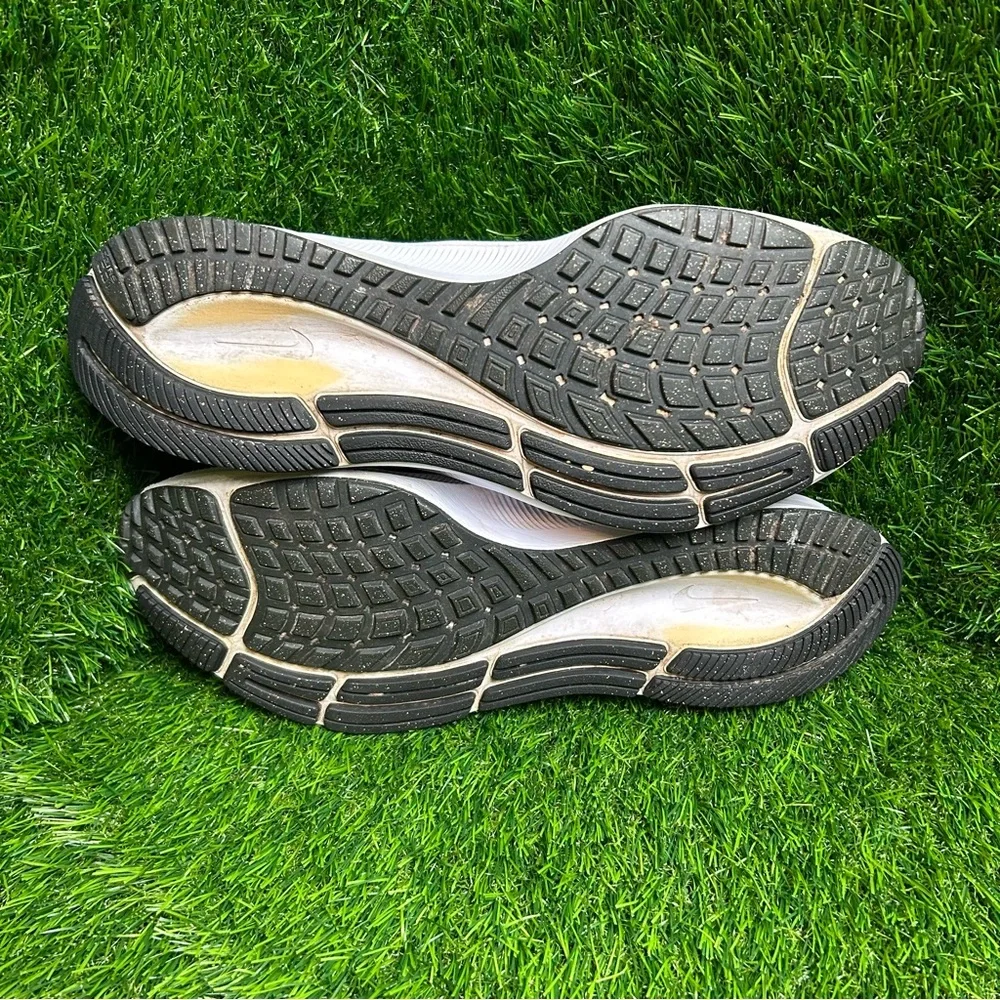 Nike black heel pegasus