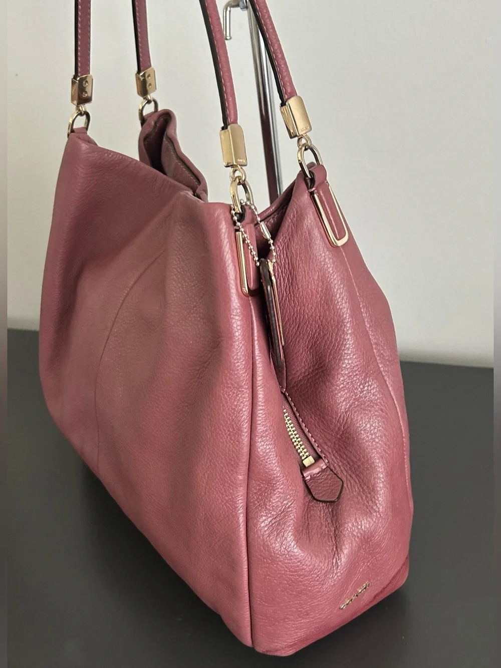 Coach beautiful ships pebbled