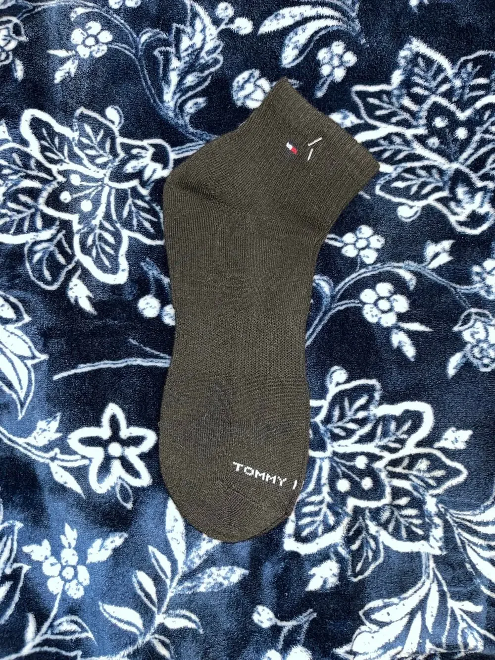 Tommy Hilfiger Mens Ankle Socks Size 6-12  embroidered flag logo near the cuff.