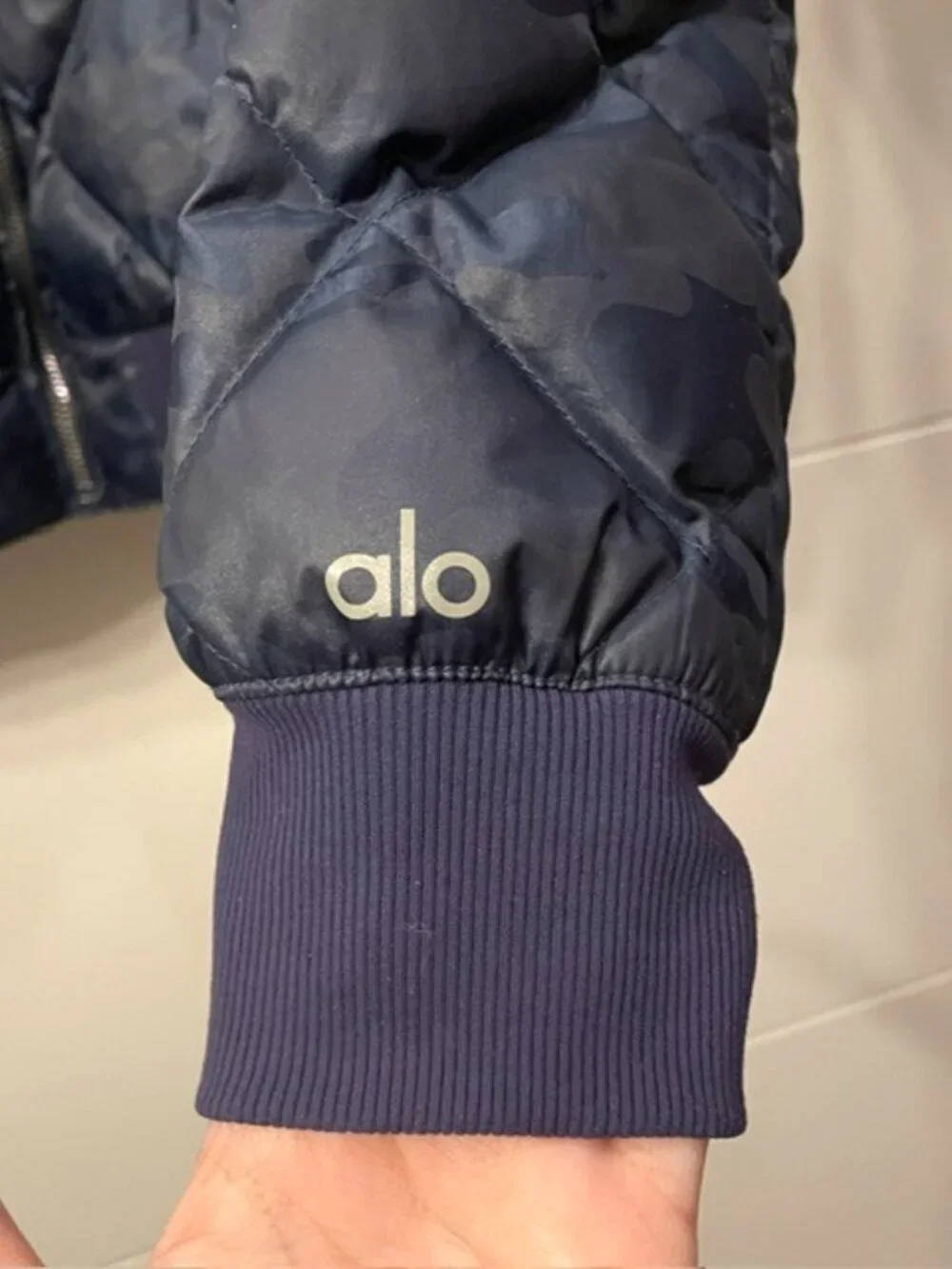 ALO Yoga body pockets note