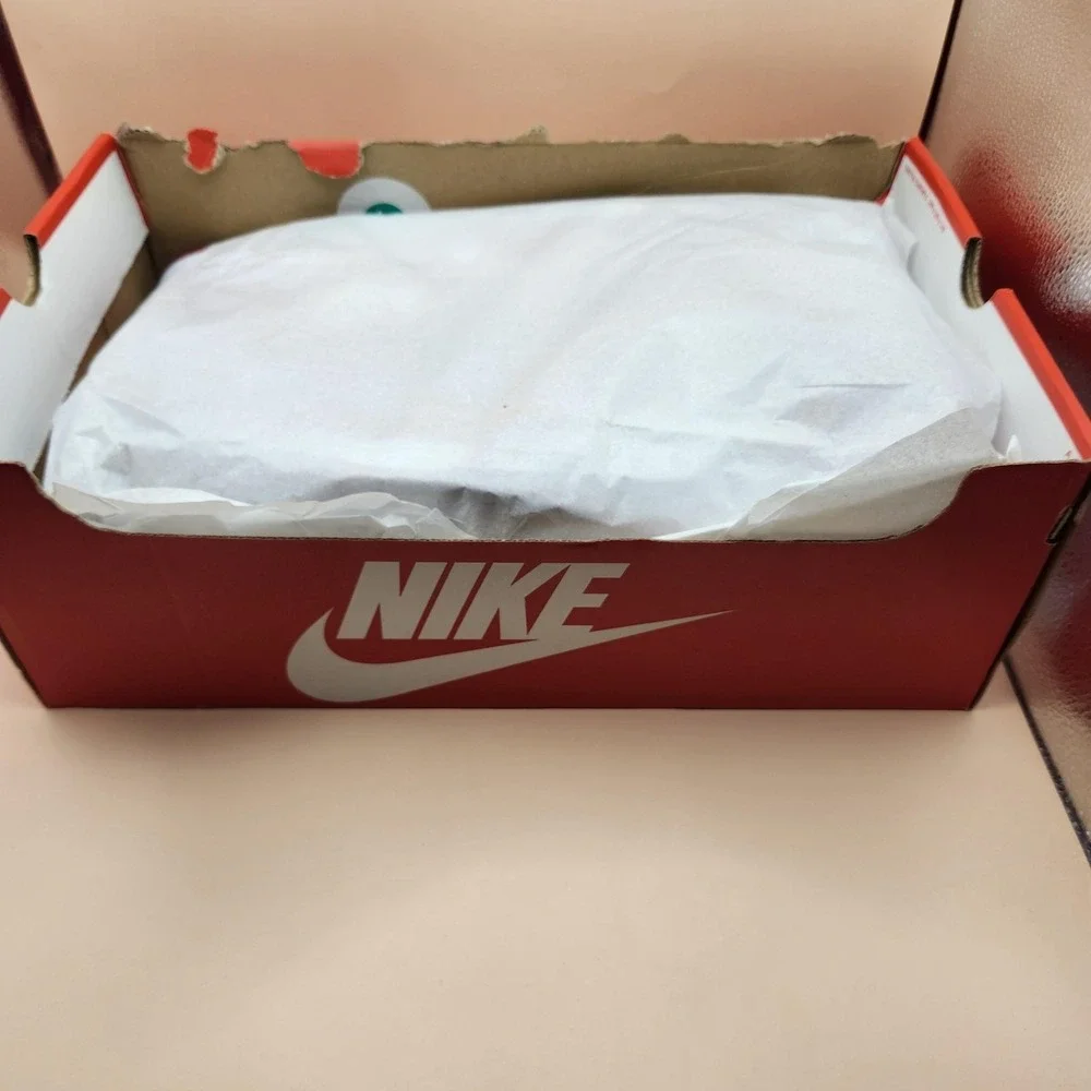 Nike new includes