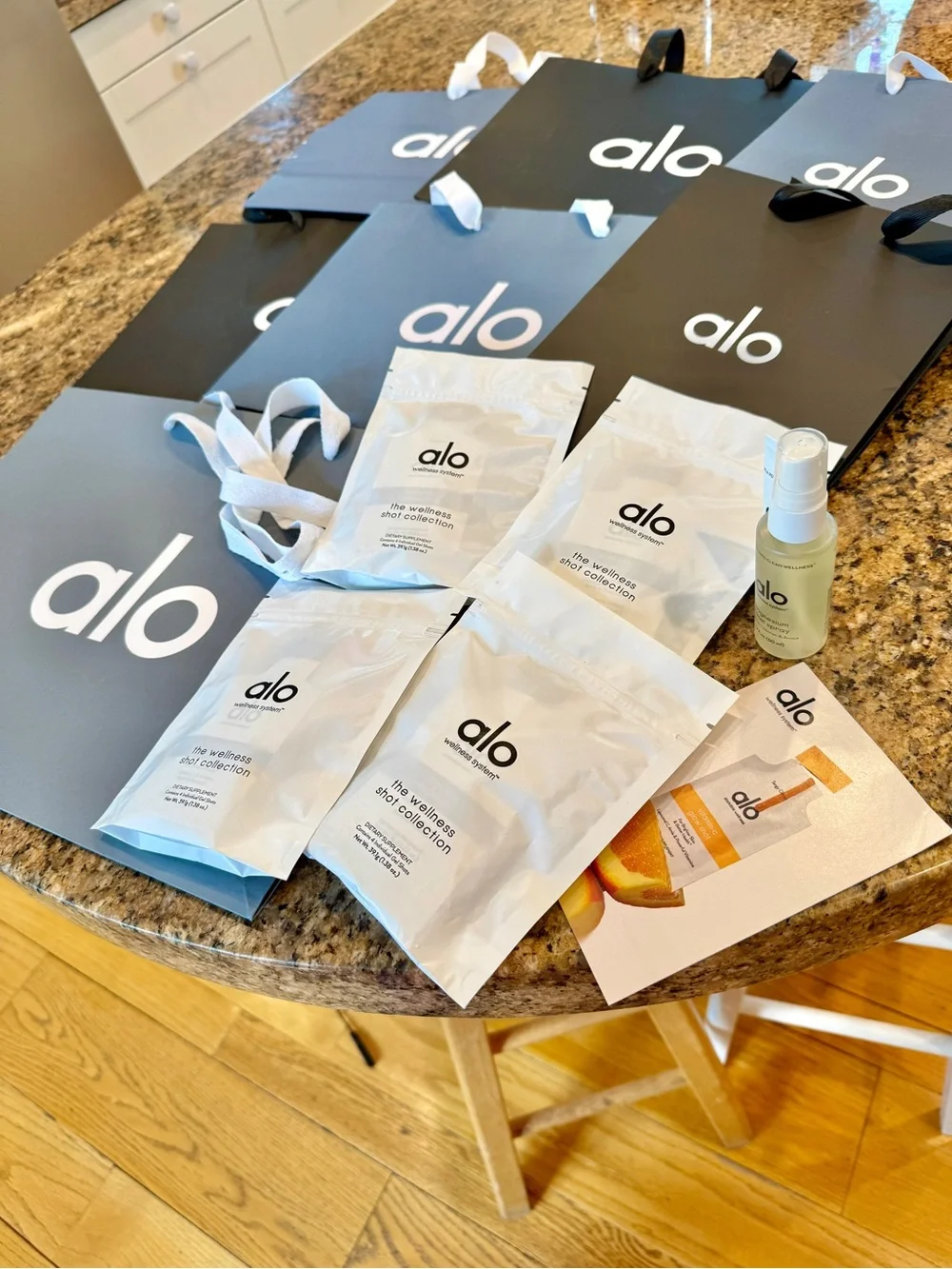 ALO Yoga 6x they essential