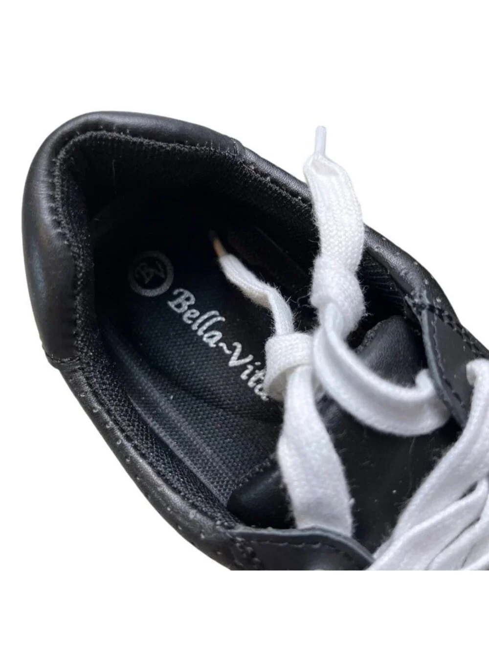 Bella Vita lace size sneakers