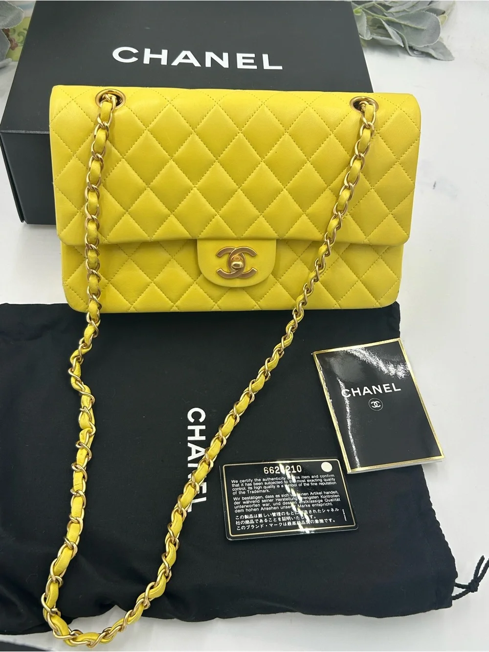 CHANEL elegant quilted