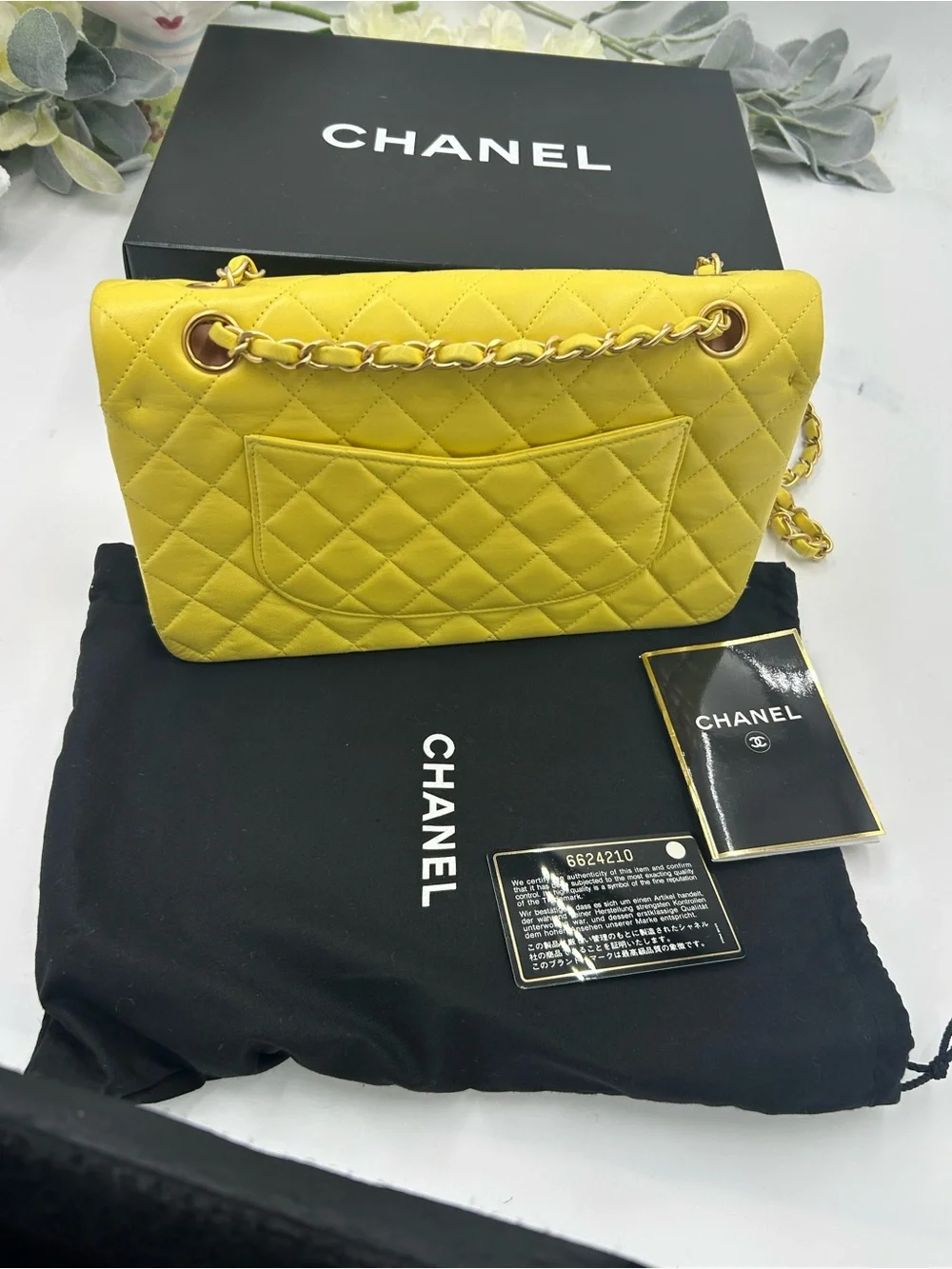 CHANEL elegant quilted