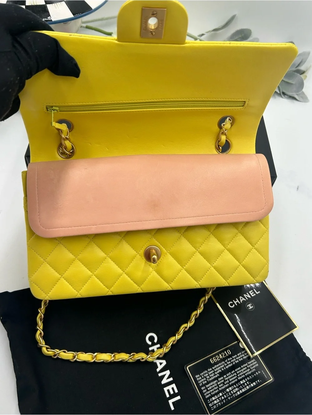 CHANEL elegant quilted