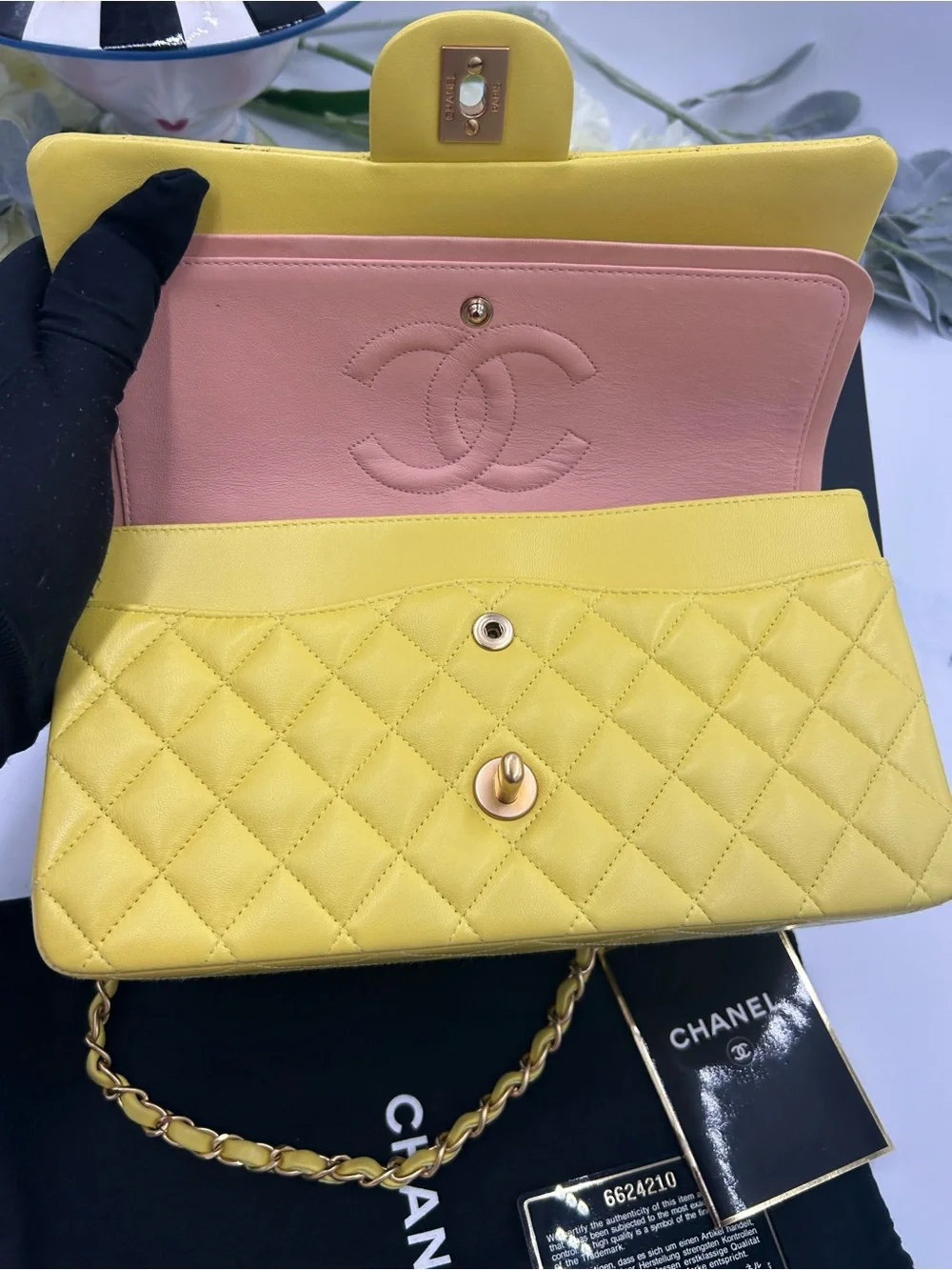 CHANEL elegant quilted